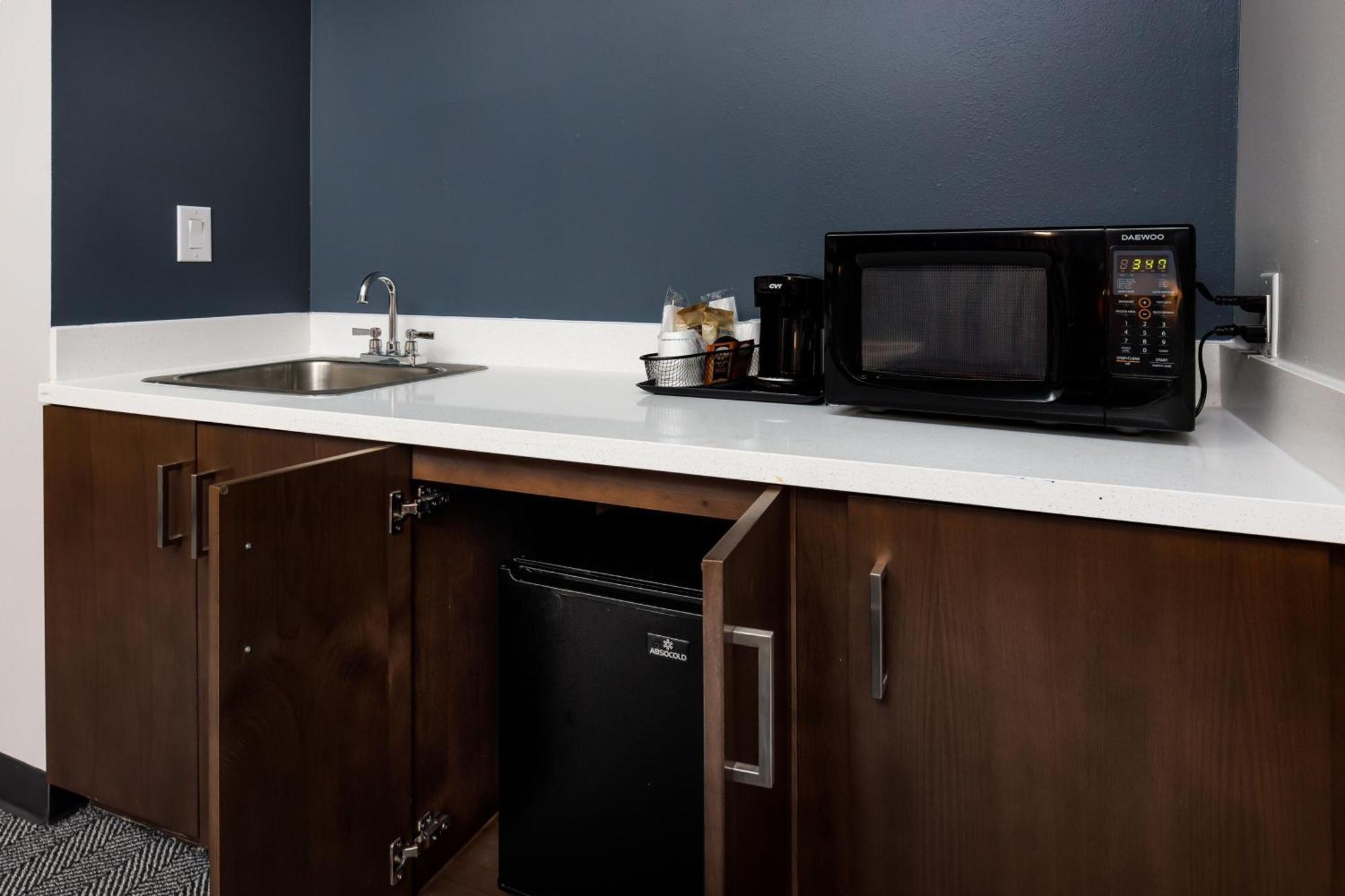 Courtyard By Marriott I-10 West 3*