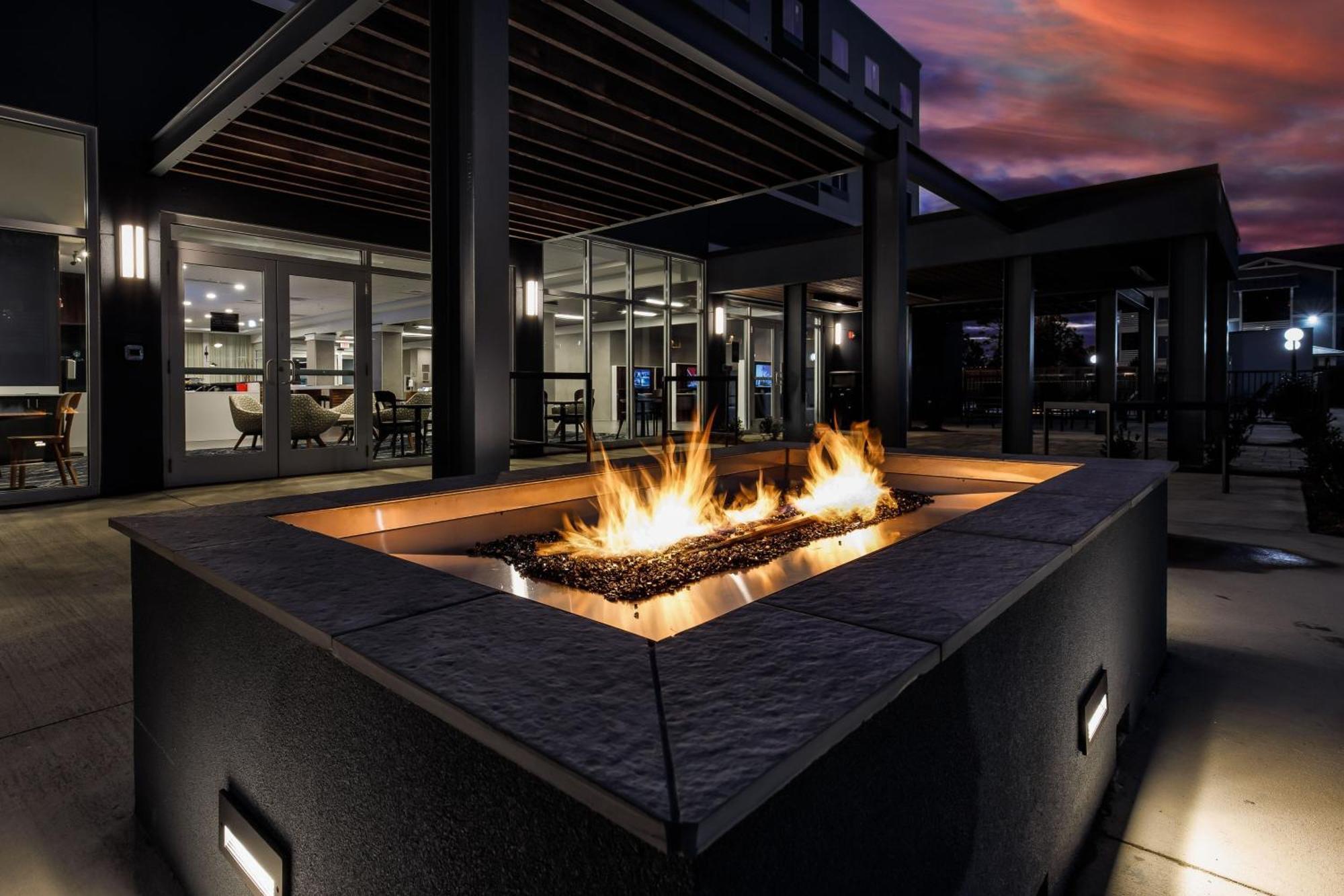 Courtyard By Marriott I-10 West Hotel 3*