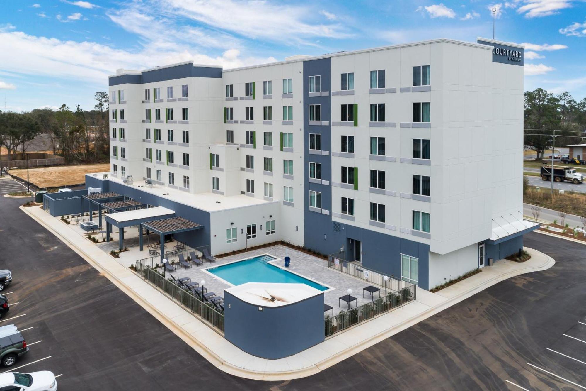 Courtyard By Marriott I-10 West 3*